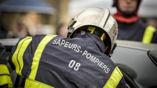 Un chalet prend feu à Chooz, le bâtiment entièrement calciné