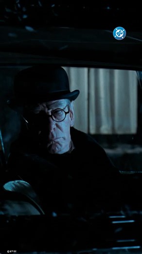 Official DC UK on Instagram: "Merry Christmas Gotham 🦇❄️ #batmanreturns"