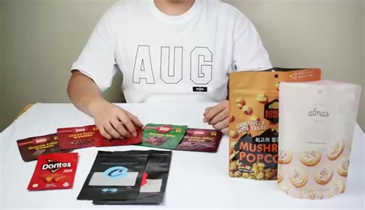 Custom Candy Mylar Bag with Zipper Resealable Stand up Frosted Aluminum Foil Soft Candy Food Packaging