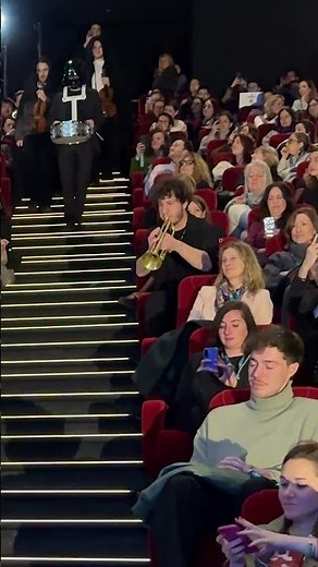This is what happens when you play Star Wars in a Cinema..😱🍿