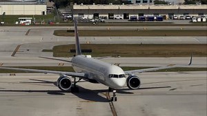 The ultra-elegant 757-300. @boeing | Panda Beting