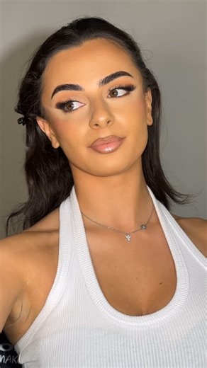 VICTORIA VERSACI Melbourne MUA on Instagram: "Bronzed to perfection"