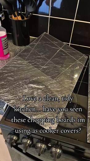 Tidy House, Tidy Mind! These glaas tempere chopping boards are great to create a tidy cooker top! #glasstemperedchoppingboards #viral #fyp #tiktokshop #cleanhouse