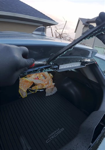 POV: Toyota Corolla Cross Back Glass Replacemet! 😎 #pov #autoglass #satisfying