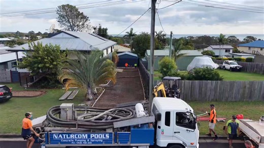 💪 From gravel to greatness! Our hardworking crew has just transformed a once-washed-out gravel driveway into a solid concrete driveway built to last 👌 The old setup kept flooding the shed, but not anymore — we installed strip drains to divert the water safely away, giving the property proper drainage, smoother access, and a clean new look. 🌧️➡️🚫 #DrivewayUpgrade #StripDrains #NoMoreFlooding #QualityConcrete #hardworkingcrew #concretersherveybay #herveybayshedslab #wilsoncoastalconcretingteam