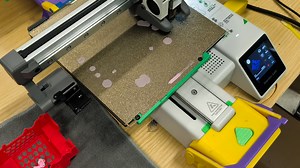 A1mini出现打印异常，一定要关机重新进行校准，热床数据更新是必须的