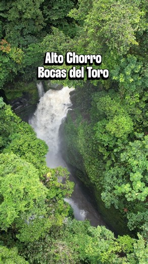 Edward Silleros Adventures | Panamá on Instagram: "🌿💦 Alto Chorro tambien conocida como Klosay , Bocas del Toro… simplemente INCREÍBLE. Escondida entre las montañas de la comarca Ngöbe-Buglé, esta joya te hace sentir que estás descubriendo un secreto de la naturaleza. La visitamos el pasado viernes 28 de noviembre y wow, qué experiencia tan brutal👌💯 agua poderosa, vistas mágicas y una vibra que te recarga el alma. Sinceramente… nos dejó sin palabras. 🔥 ¿Te atreverías ir a conocerla? 👀💧#Ex