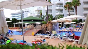 ¡Desde arriba el Tropic Garden Hotel Apartments es aún más IMPRESIONANTE! Servicios 4 estrellas, instalaciones renovadas y una ubicación privilegiada en Ibiza. ¿Con quién vas a venir a vernos? #LiveMoreFeelBetter | Garden Hotels & Resorts