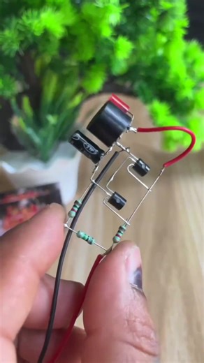 LED capacitor circuit Time delay circuit with bc547 transistors capacitor delay circuit #viralpost #inspiration #art #diy #painting #trendingreels #reelsinstagram | Ethel Sevik