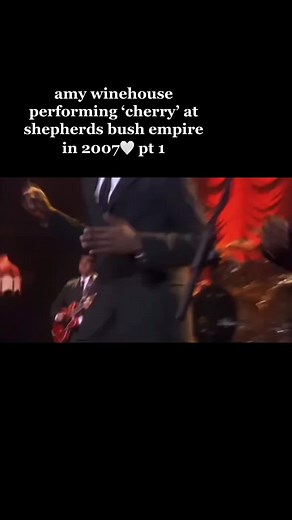 Amy Winehouse 'Cherry' Performance at Shepherds Bush Empire 2007