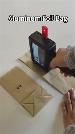 🎬 Handheld Printer in Action: Personalize Your Notebooks! 🖨️📒