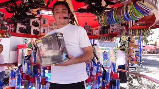 26K views · 171 reactions | JE GAGNE UN ÉNORME CASQUE GAMING DE DERNIÈRE GÉNÉRATION À LA FÊTE FORAINE 朗 Retrouve toutes mes vidéos en version longue sur YouTube (abonne-toi, c’est gratuit) : https://youtube.com/@robbieneji | Robbie Neji | Facebook