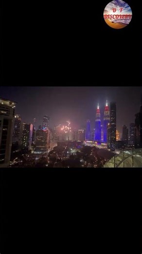 “Merdeka 2025 Fireworks 🎇 Rooftop View of Malaysia’s Independence Day 🇲🇾✨ #Shorts”