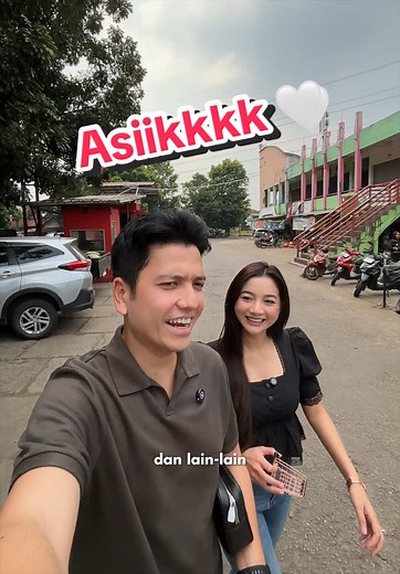 Glenca Chysara Belanja di Pasar Pakai Keranjang Kecil