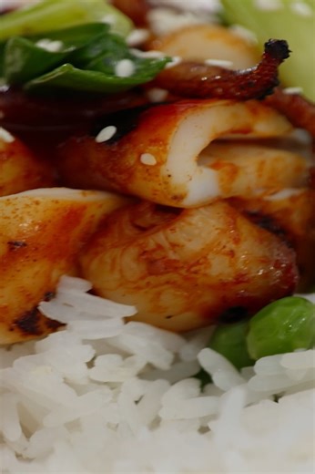 Lulas grelhadas com marinada de chili, gengibre e alho