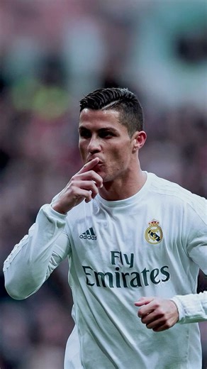 𝐒𝐚𝐫𝐜𝐚𝐬𝐦 𝐇𝐔𝐁 𓂀 on Instagram: "在日本，研究人员正利用智能人行道将日常活动转化为清洁能源⚡。这些道路内嵌特殊的压电材料，可以从行人的脚步中收集动能。当人们行走、奔跑或跳跃时，路面会轻微变形，从而产生机械压力。压电晶体将这种压力转化为电能🔋。这些能量可用于照亮路灯、为公共显示屏供电，甚至监测人流量。这种技术不仅减少了能源浪费，还展示了未来城市的无限可能🌍。在东京、京都等城市的试验区，人们的每一步都在为绿色地球贡献力量💚。科技让生活更环保，也让每一个脚步更有意义✨ #日本 #科技 #创新 #可持续 #绿色能源 未来城市 环保 知识 事实 推荐 你知道吗 技术 实验 热门"