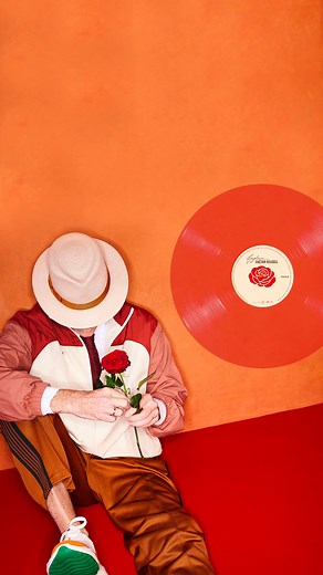 Découvrez le nouveau duo de Bernard et Gaëtan Roussel, « Lovés », extrait du dernier album de Gaëtan Roussel « Marjolaine ». Lien : https://bernardlavilliers.lnk.to/loves-gaetanroussel | Bernard Lavilliers