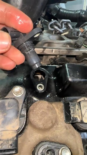 How To Clean Camshaft Position Sensor #mechanic #trendingvideo #autom..._7492004228567731478 #mechanicli #trendingv #clean #body #car #tips #throttle #sensor #mechaniclife | Connor George