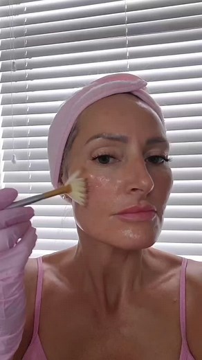 ✨ Facial Friday loading… because glowing into the weekend is a must 💆‍♀️ Who else is masking tonight? 🧖‍♀️💖 🌸 Here’s to weekend glow ✨ #FacialFriday #GlowingSkin #SelfCareFriday #WeekendGlow #SkincareAddict #SkincareRoutine #SelfLoveJourney | Cupids Glow