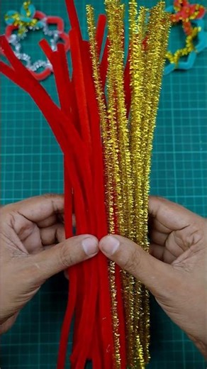 Pipe cleaner crafts - Handmade christmas wreath crafts idea for holiday decorations❄🎄