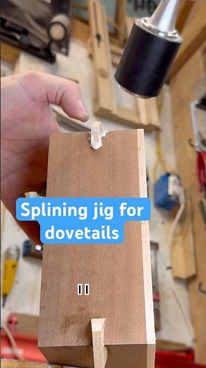 Dovetail splines with a simple splining jig for a trim router #workshop #woodworking #boxmaking