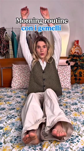 Niccoló&Matteo Porta on Instagram: "Morning routine con i gemelli ⭐️ , ciao Stelline ⭐️ oggi come mi sono svegliato sono dovuto correre da @glow_hairbeyond dal meraviglioso @lucioocria a ritoccarmi la tinta , purtroppo Matte è da due settimane che non lo vedo e non lo so sento perché abbiamo litigato Stellina cose devo fare ? ⭐️ #gemelli #twins #hippie #morningroutines #asmr"