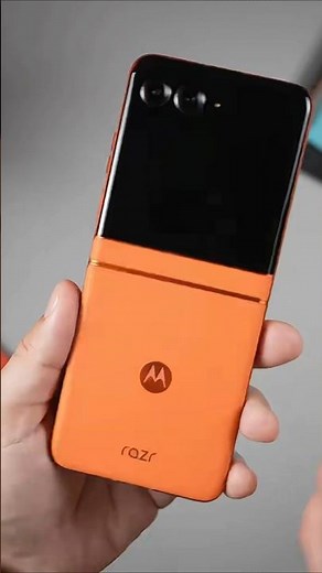 Unboxing the NEW Motorola Razr 2024! 😱🧡 #techshorts #shorts
