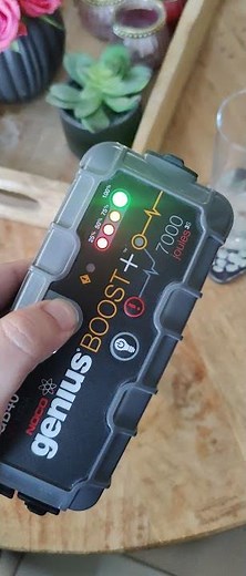 Noco genius boost gb40 wont turn off anymore.... Power button failure?