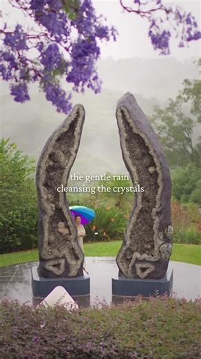 Rainy days at Crystal Castle have their own kind of magic - the gardens glisten, the crystals sparkle, and the air feels fresh and calm. Grab one of our 500 rainbow umbrellas and wander through the beauty, rain or shine ☔️🌿