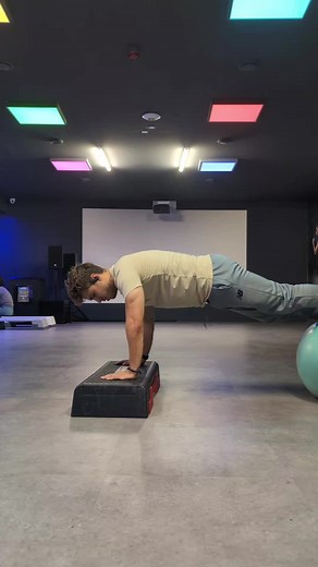 Circuit Stabilité : Gainage et Fessiers sur Swiss Ball