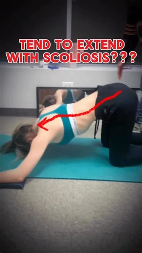 Most people think they’re doing this Schroth exercise correctly… but here’s what’s actually happening.👇 When you’re in the prone on knees position (basically like a knees-down plank), it’s easy to let the rib cage drop and accidentally arch the lower back. That creates a dip in your spine — especially in the lumbar or thoracic area — which can make things worse if you’re dealing with scoliosis. Instead, try this: gently lift the rib cage so it’s not sinking toward the ground. The goal is a long
