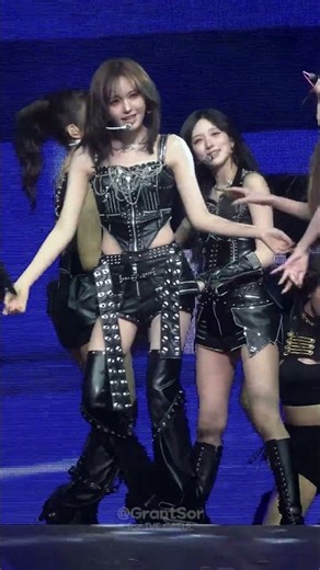 LIZ Body Roll XOXZ #LIZ #리즈 #ガウル #IVE #아이브