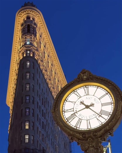 The Flatiron Building in New York City Got A New Facade Lighting
