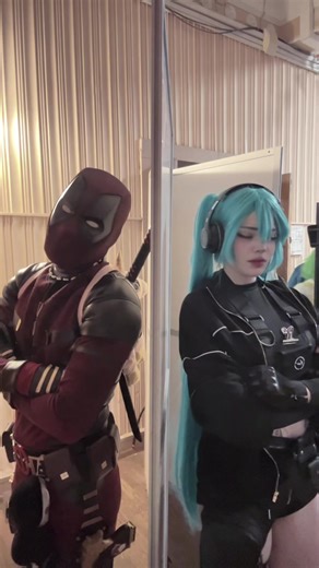 Epic Cosplay: Miku Meets Deadpool