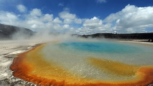 A Mysterious Blue Pool Just Appeared in Yellowstone National Park