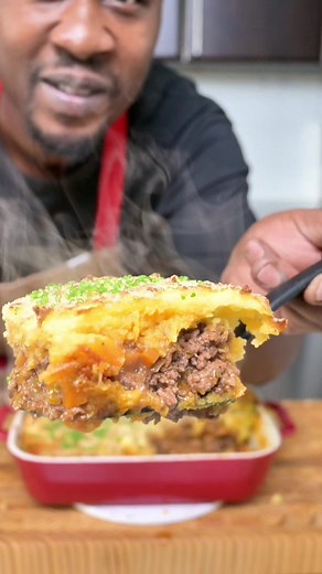 Shepherds Pie! Today I made Gordon Ramsays famous Sheppards pie from “the F word”. Well technically cottage pie because I used beef instead of lamb. But This is super simple and took about 30 minutes to prep and fed 5 people. Did I mention that it only cost 40 dollars. Yes that’s right delicious easy and affordable. Recipe ⬇️⬇️⬇️ Ingredients: 2 kg medium ground beef 1 large carrots diced 1 large white onion diced 4 cloves garlic minced 1 sprig thyme chopped 1 sprig rosemary chopped 2 tablespoons