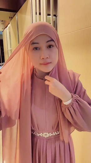1.4K reactions · 288 shares | Tutorial pashmina simpel cantik minimalis #Tutorialhijab #tutorialpashmina #tutorialsegiempat #rijasuyaticasmudi #Lebaran #Syawal #arusbalik | Rija Suyati Casmudie | Facebook