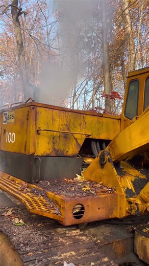 Cat 225 excavator cold start. #catmachines #excavator #coldstart #shorts