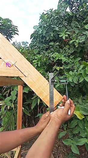 Vertical straight line cutting technique 👍 #carpenter #woodworking #wood #furniture #diy #shorts