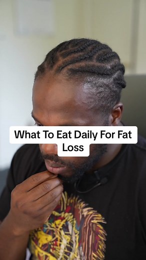What To Eat Daily For Fat Loss Breakfast: 1 Cup of egg whites with 2-3 regular eggs. Lunch: 6-10oz of chicken breast with 1.5 cups of mixed veggies. Dinner: 6-10oz of chicken breast, 1 cup of cooked rice & 8oz of broccoli. Snack: Fruit (eat it in moderation) Cheat Day Suggestion: Eat a strict breakfast and lunch. Eat whatever you want for dinner just make sure it has protein in it. 🚨- If you would like to hire me as your fitness coach visit my website. Link in bio. 🚨- Fat Loss meal plan, worko