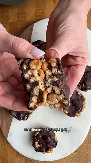 9.1K views · 76 reactions | These no-bake Cheerio Bars are the perfect blend of chewy, crunchy and chocolatey goodness! Made with just 4 simple ingredients—Cheerios, peanut butter, honey and chocolate, they come together in minutes for an easy snack or dessert. Ingredients ▢⅓ cup creamy peanut butter, I prefer a natural smooth peanut butter in this recipe ▢¼ cup honey, or maple syrup ▢2 cups Cheerios ▢3 oz dark chocolate, chopped | Food With Feeling | Facebook