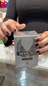 🪽Invicto intense, un perfume con personalidad. 🔥Pimienta negra, Whisky y Ámbar, una fusión aromática. 📍Visítanos en Ahumada 131, oficina 716. | Perfumisimo