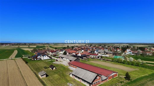 Imanje od 4300 m² s gospodarskim i pomoćnim zgradama (prodaja)