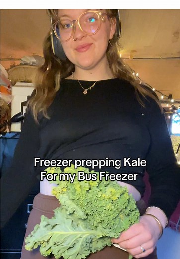 I like freezing my own greens, they taste way better than store bought frozen. I love having a freezer again 😭💕🫶 #kale #mealprep #freezer #freezermeals #foodprep