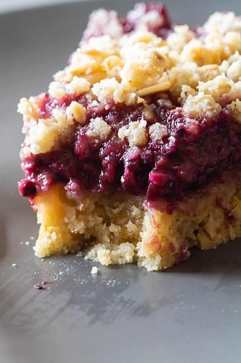Almond Oat Crumble Blackberry Pie