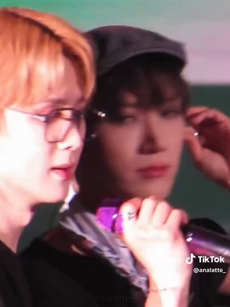 Exploring Eye Contact Moments in WayV Performances