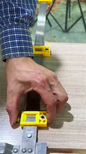 Time saving and labor saving two in one positioning ruler