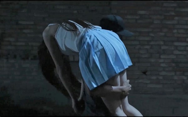 美女深夜被歹徒绑架