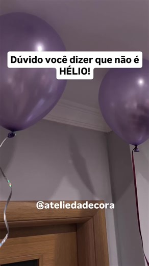 Economize muito na decoração da sua festa com esse truque! 💸✨ Em vez de gastar com gás hélio, usei cola em fita (ou gota de cola) no topo do balão. O efeito visual é idêntico e os balões ficam no teto a festa inteira. Já conhecia essa técnica? Me conta aqui se funcionou pra você! 👇 #festaeconomica #decoraçãocombalões #truquesdefesta #diyfesta #festabarata