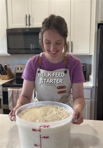 Daily workflow of a bake week in my cottage bakery 👩‍🍳⬇️ Wednesday: - Make butter blocks - Mix croissant dough for filled croissants (refrigerate overnight) - Bulk feed starter Thursday: - Mix & shape bread (cold proof for 24 hours) - Mix croissant dough for butter and chocolate croissants (refrigerate overnight) - Prep cookie dough - Laminate dough for filled croissants - Shape croissants and proof overnight Friday: - Bake bread - Egg wash and bake croissants - Bake cookies - Make and bake ci